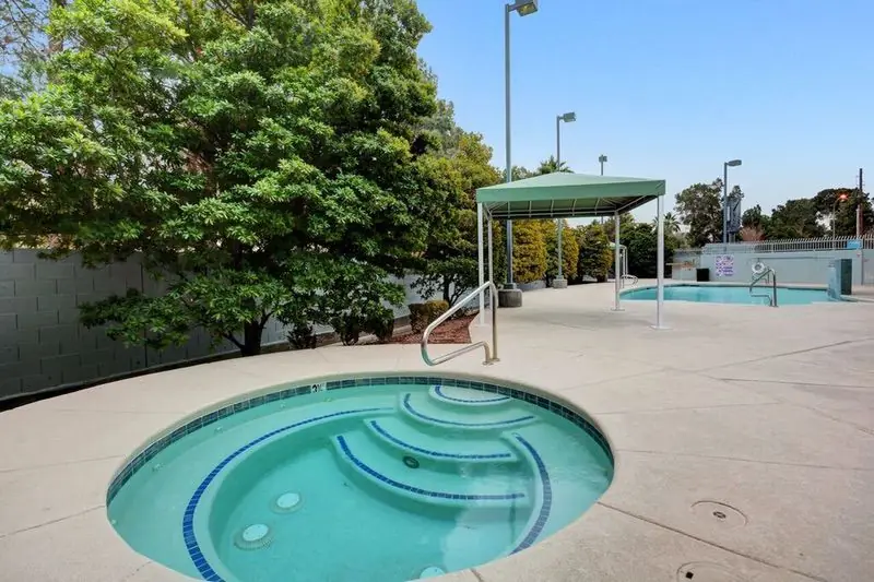 Spa & Hot Tub